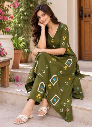 
                      Green Digital Print Casual Kurti and Bottom