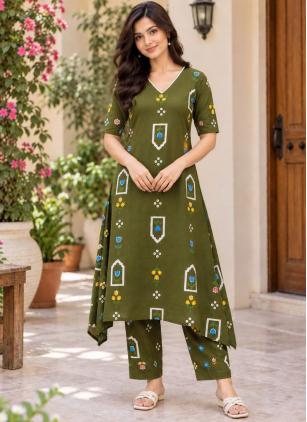 
                      Green Digital Print Casual Kurti and Bottom