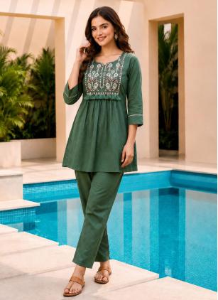 
                      Plus Size Green Cotton Party Wear Kurti