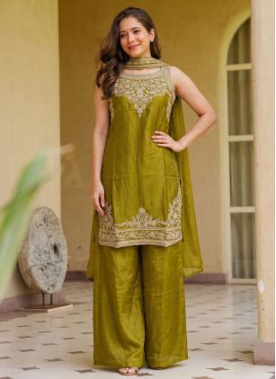 
                      Green Embroidered Fandy Satin Readymade Salwar Kameez