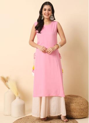 
                      Attractive Plain Rayon Pink Casual Kurti