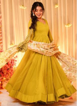 
                      Attractive Plain Silk Green Trendy gown