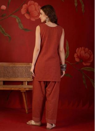
                      Maroon Cotton Printed Casual Kurti