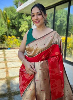 
                      Beautiful Woven Silk Red Classic Saree