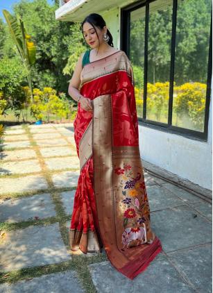 
                      Beautiful Woven Silk Red Classic Saree