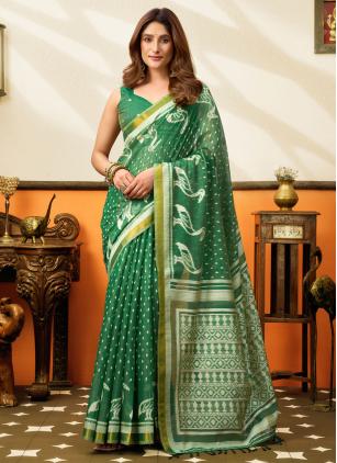 
                      Casual Green Printed Cotton Classic Saree
