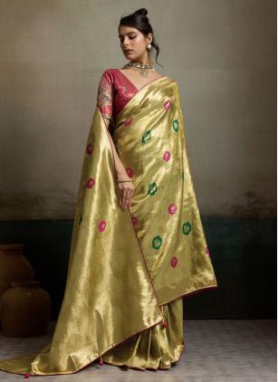 
                      Ceremonial Meenakari Banarasi Green Saree