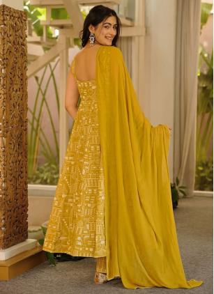 
                      Charming Muslin Digital Print Yellow Salwar suit in Plus Size