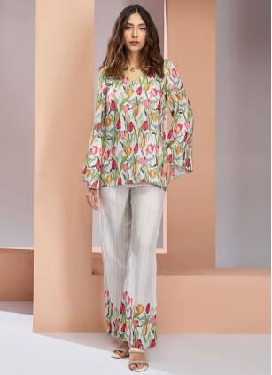 
                      Charming White Floral Print Muslin Casual Kurti