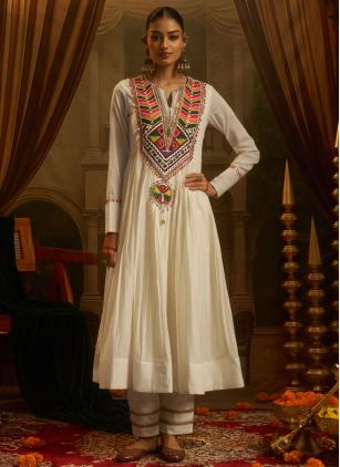 
                      Off White Cotton Gamthi Party Wear Kurti