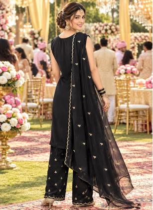 
                      Embroidered Black Salwar Kameez