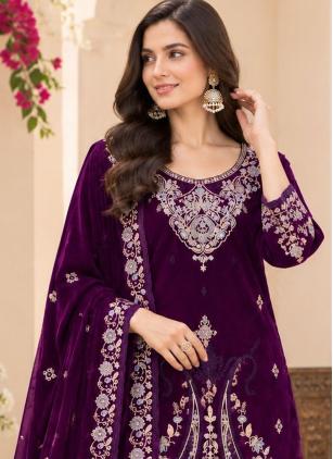 
                      Embroidered Purple Velvet Pakistani Salwar Kameez