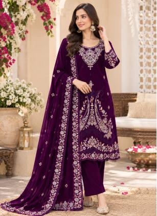
                      Embroidered Purple Velvet Pakistani Salwar Kameez