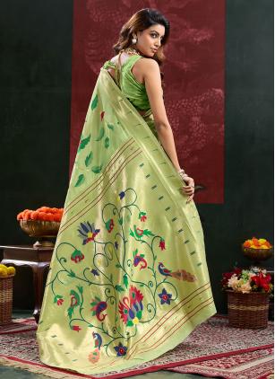 
                      Green Casual Cotton Silk Contemporary Saree