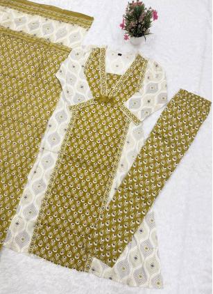 
                      Green Casual Printed Cotton Salwar Kameez
