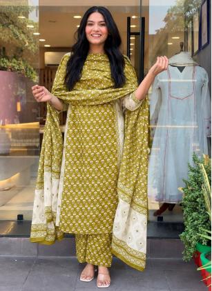 
                      Green Casual Printed Cotton Salwar Kameez