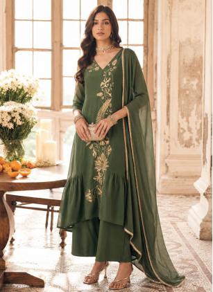 
                      Green Chanderi Trendy Salwar Kameez