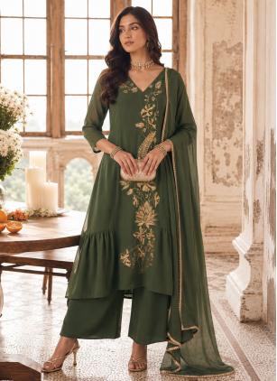 
                      Green Chanderi Trendy Salwar Kameez
