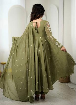 
                      Green Faux Georgette Embroidered Salwar Kameez