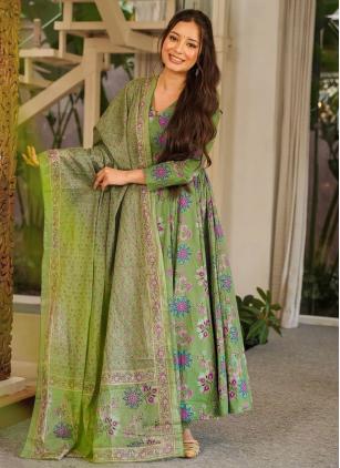 
                      Plus Size Green Readymade Salwar Kameez