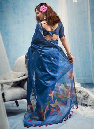 
                      Handloom Cotton Weaving Blue Contemporary Saree