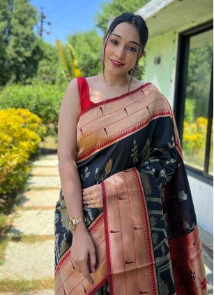 
                      Remarkable Black Woven Trendy Saree for Party