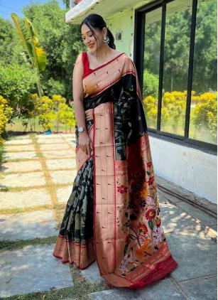
                      Remarkable Black Woven Trendy Saree for Party