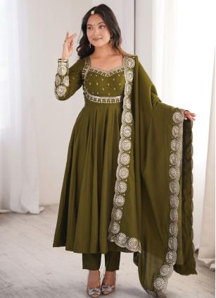 
                      Festival Green Silk Readymade Salwar Kameez